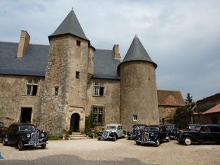 cour château de Marconnay