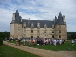 les membres de la tu devant le château de la Roche